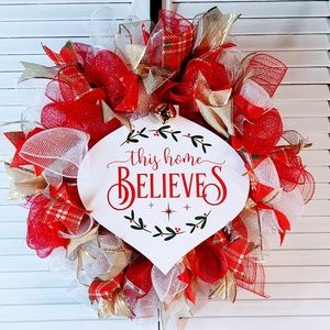 🥳🎉HP🤗 HAND CRAFTED 22" DECO MESH CHRISTMAS WREATH/THIS HOME BELIEVES SIGN 22"
